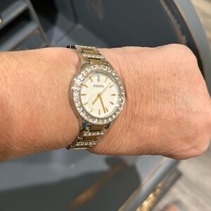 Fossil watch. Just needs batteries. Paid a lot for this. Absolutely beau…